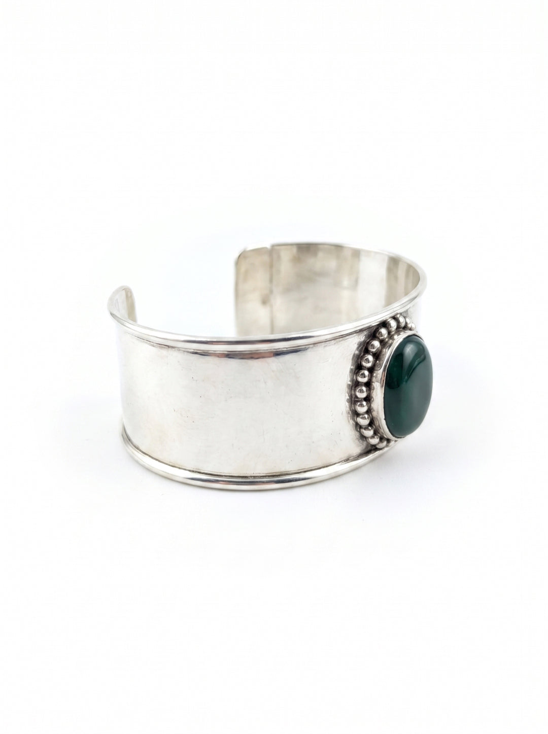 Aurora Cuff original DM2Buy reference photo 2 — color 2: Bright Emerald Green