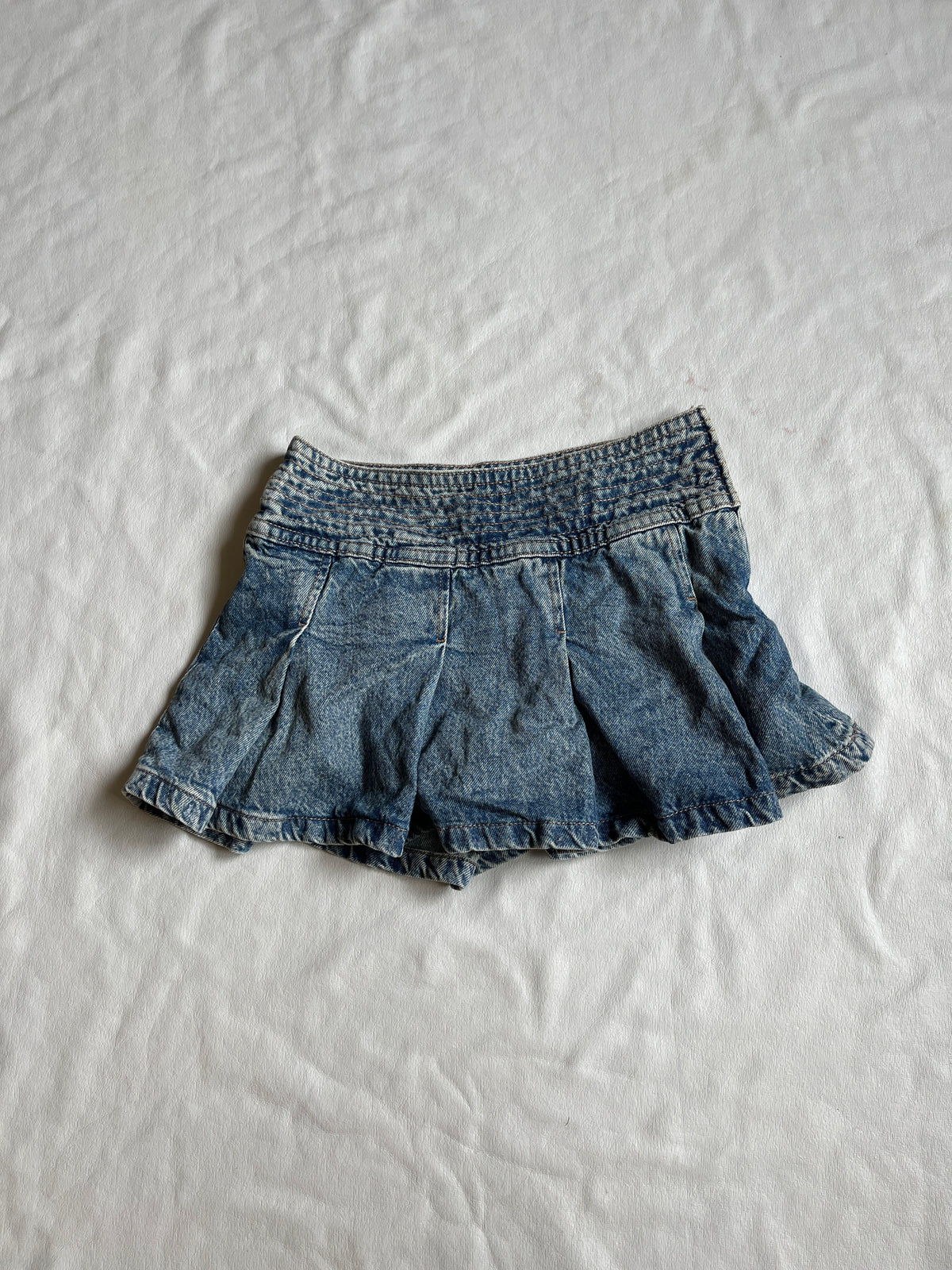 pleated denim skirt